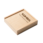 Personalizēts galda spēļu komplekts koka kastītē (Kārtis + Kauliņi)