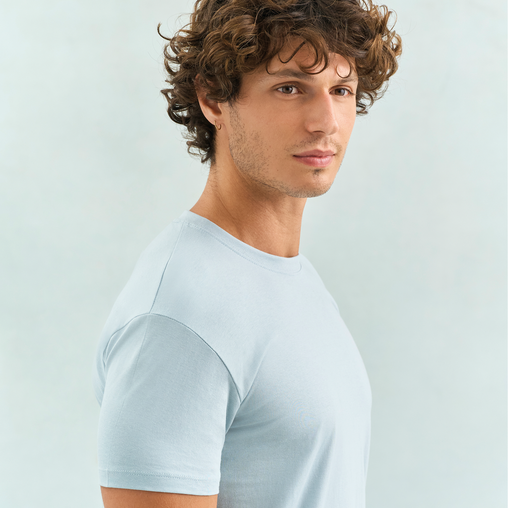 Black classic fit men's T-shirt by Sols with round neckline and short sleeves, displayed on a plain background.