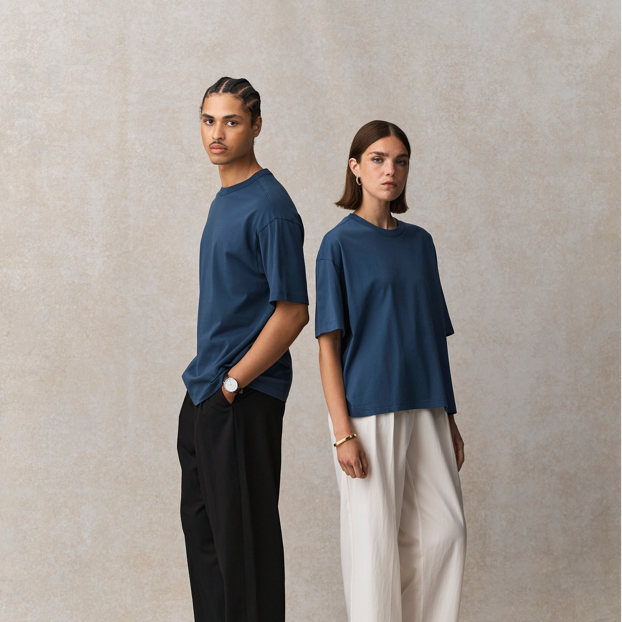 Sol's men's boxy T-shirt in casual style, featuring a relaxed fit and simple design, displayed on a plain background.