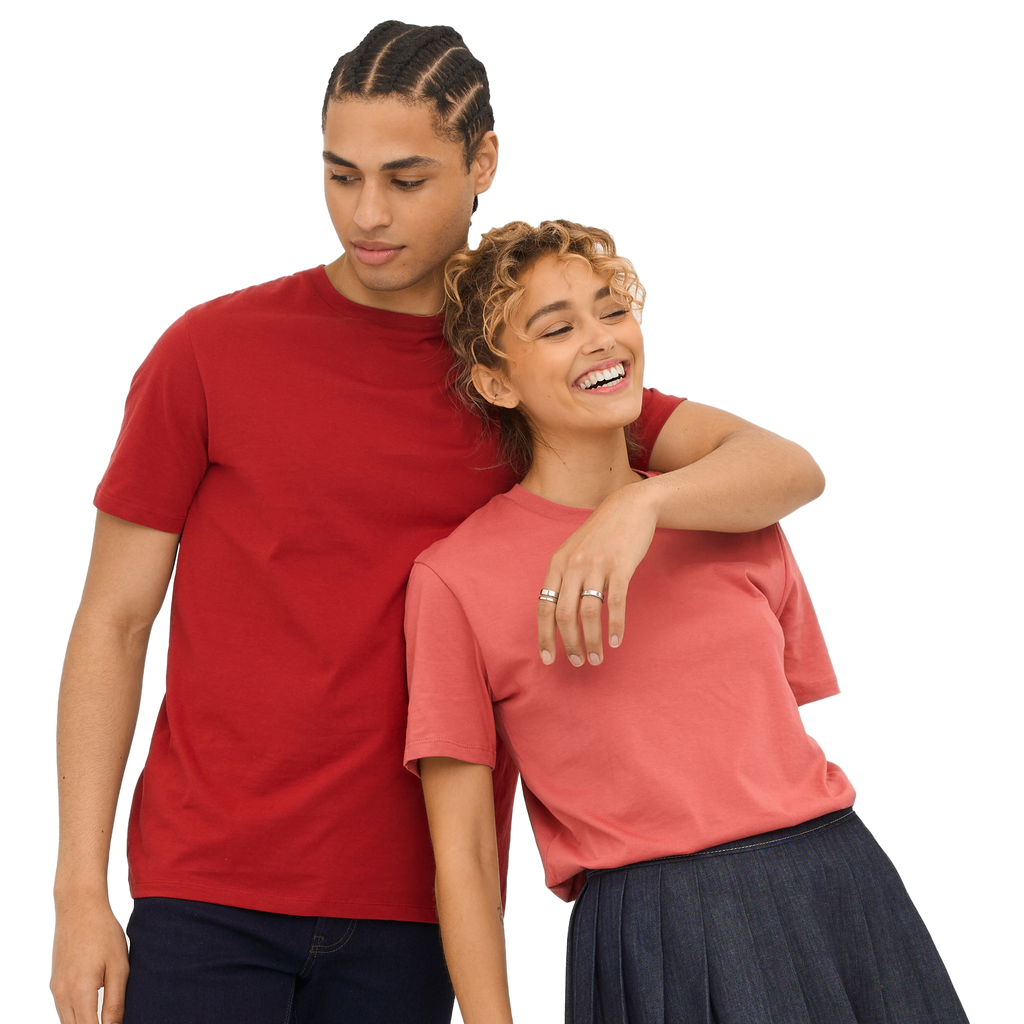 Sol's LEGEND sustainable everyday T-shirt in natural fabric, showcasing a comfortable fit and stylish design.