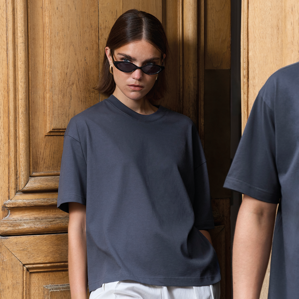 Black Sols BOXY WOMEN T-shirt for women with a relaxed fit, casual style, and soft cotton fabric.
