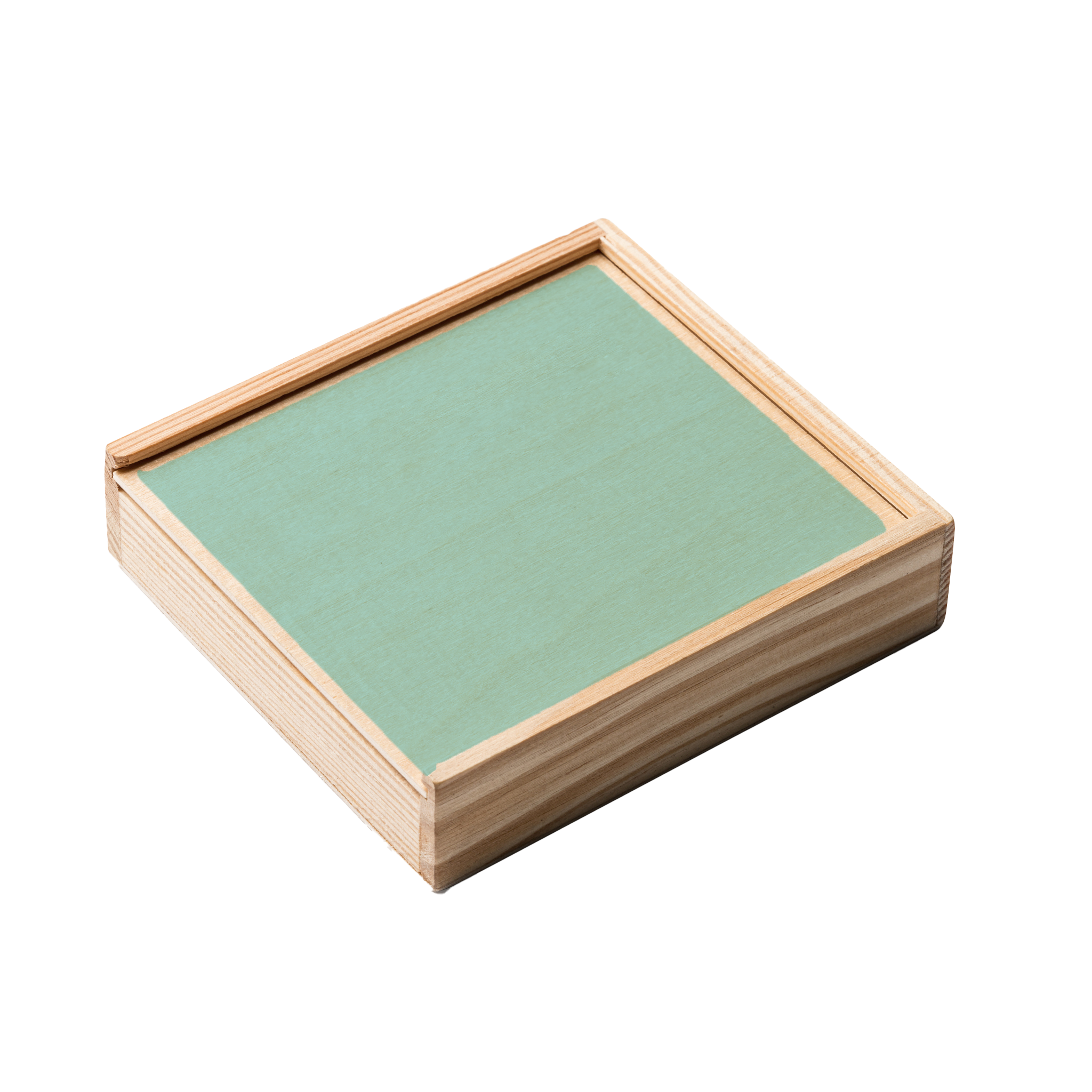 Personalizēts koka galda spēļu komplekts ar kārtīm un kauliņiem, eleganta dāvana no Kombis, piemērots spēļu vakariem.